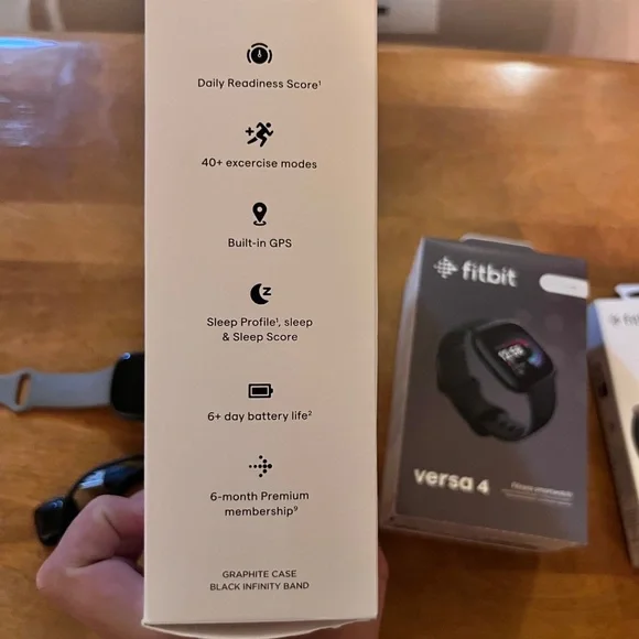 Fitbit Versa 4 Smartwatch - Picture 3 of 7